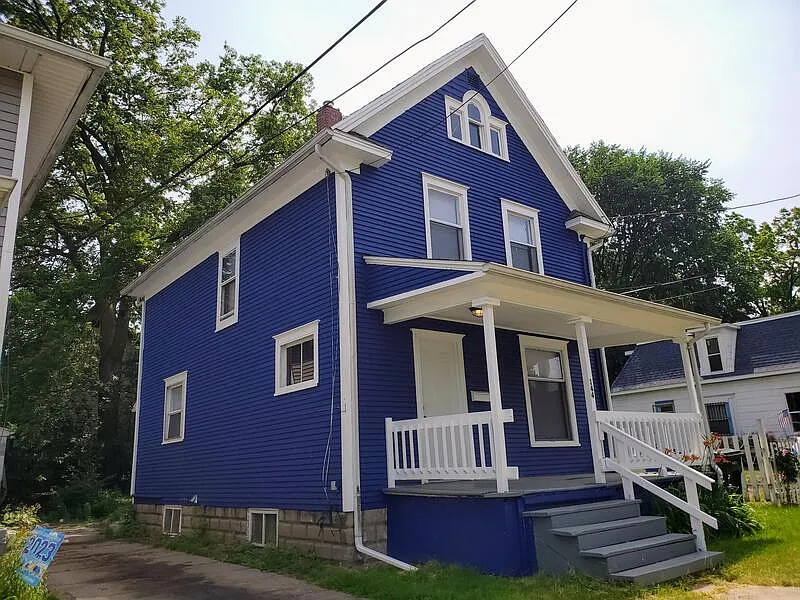 144 E Barnes Ave