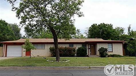 3rd image of 806 Elizabeth Blvd