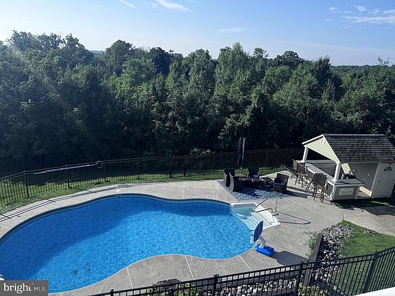 4th image of 407 Winding Ln
