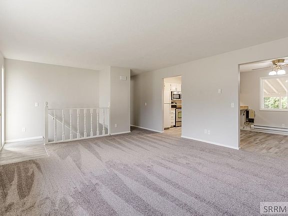 4th image of 827 Buckboard Ct