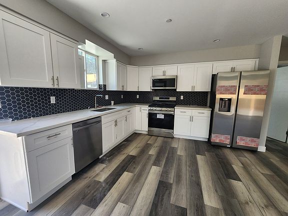 2nd image of 3330 Portola Ave #1/2