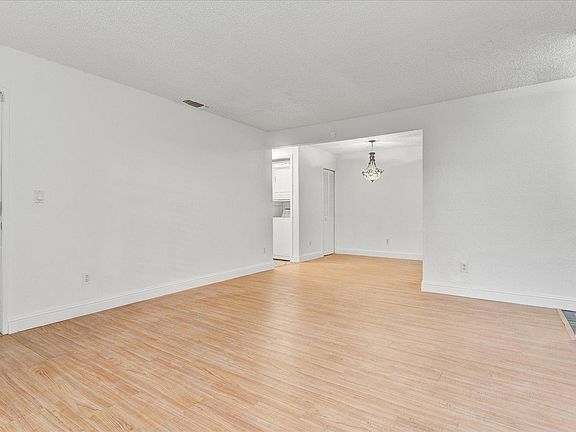 4th image of 7283 Florin Mall Dr APT 4