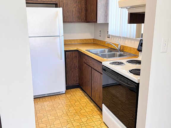4th image of 5236 Pointe Dr APT D