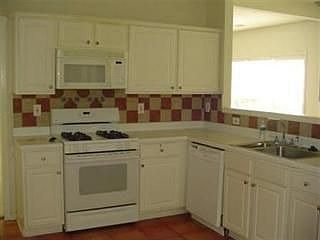 3rd image of 2560 Davenport Park Dr
