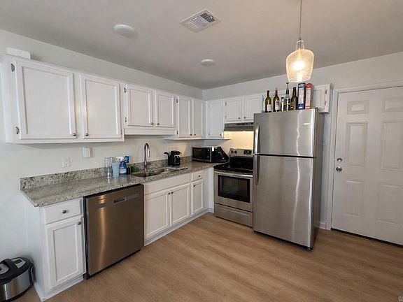 4th image of 301 E 19th St