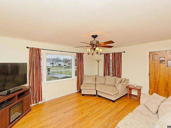 5th image of 26 Sunset Ct