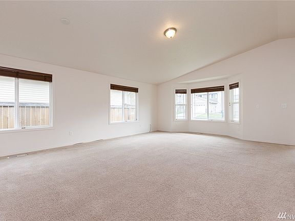 5th image of 3333 Sadie St NE