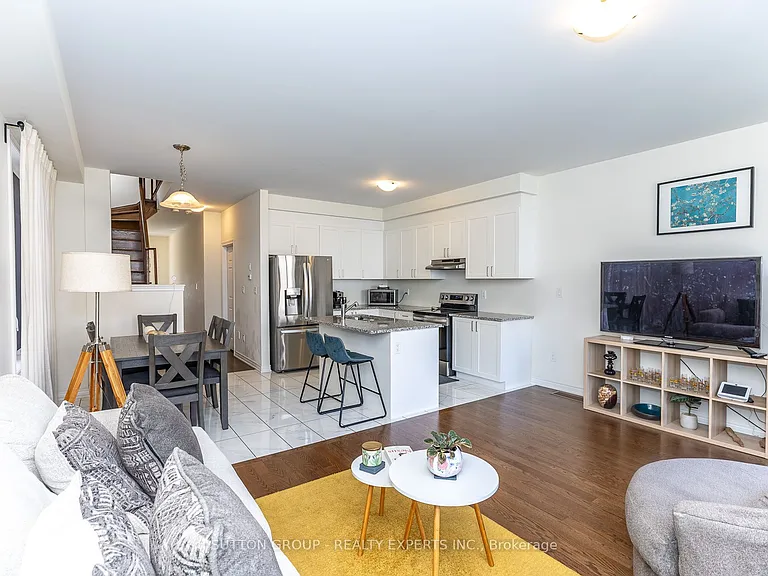 130 Ice Palace Cres — Photo 11