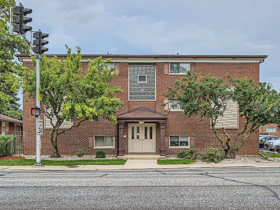 1st image of 2537 N Thatcher Ave Unit 2F