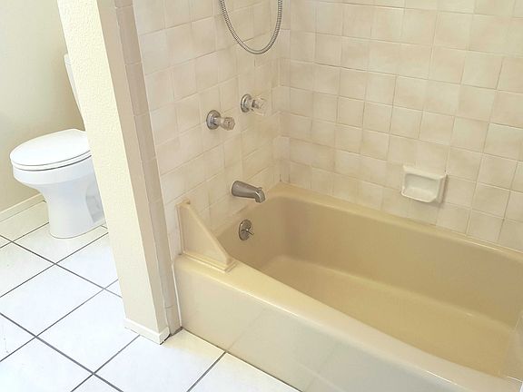 2nd image of 414 Dorado Ter #32