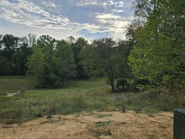 8 Aberdeen Dr, Ona, WV 25545