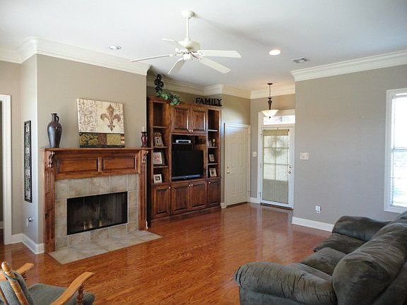 3rd image of 144 Windermere Cir