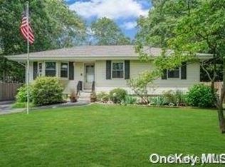 9 Brandywine Dr, Mastic, NY 11950