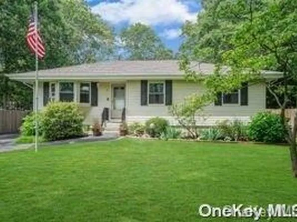 9 Brandywine Drive, Mastic, NY 11950