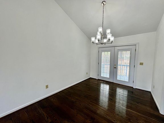 4th image of 344 Elm St
