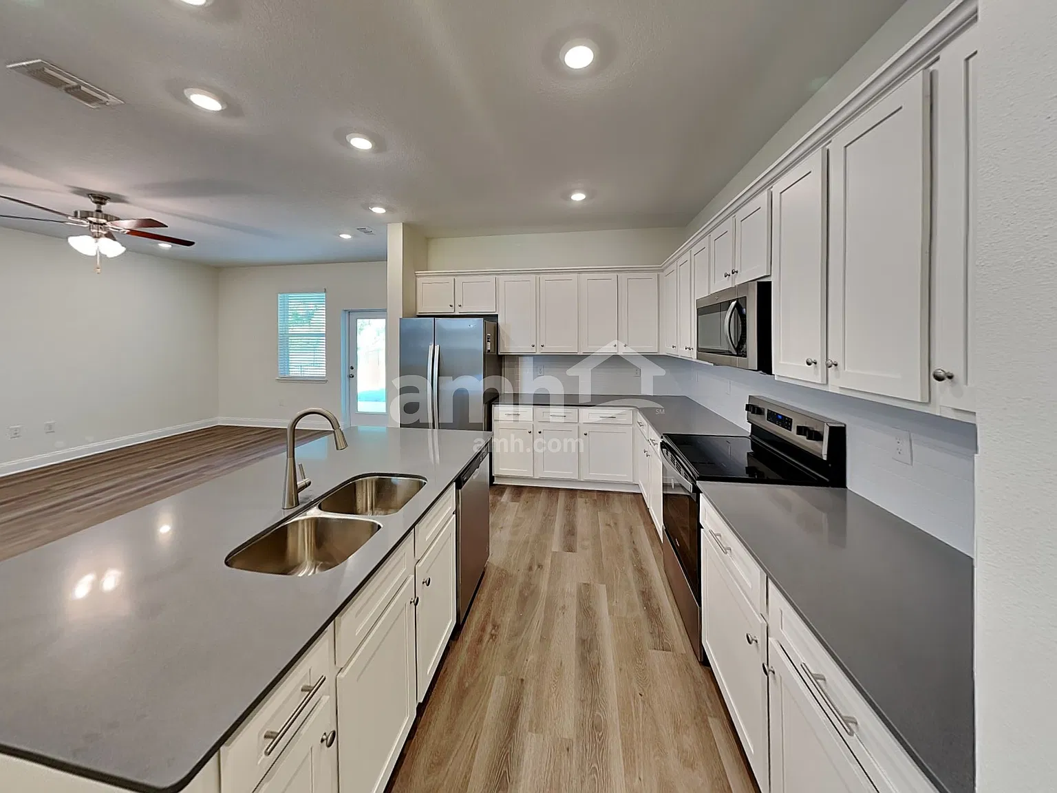 4 bed, 2.5 bath, 2078 sqft, $2,745 — Photo 3
