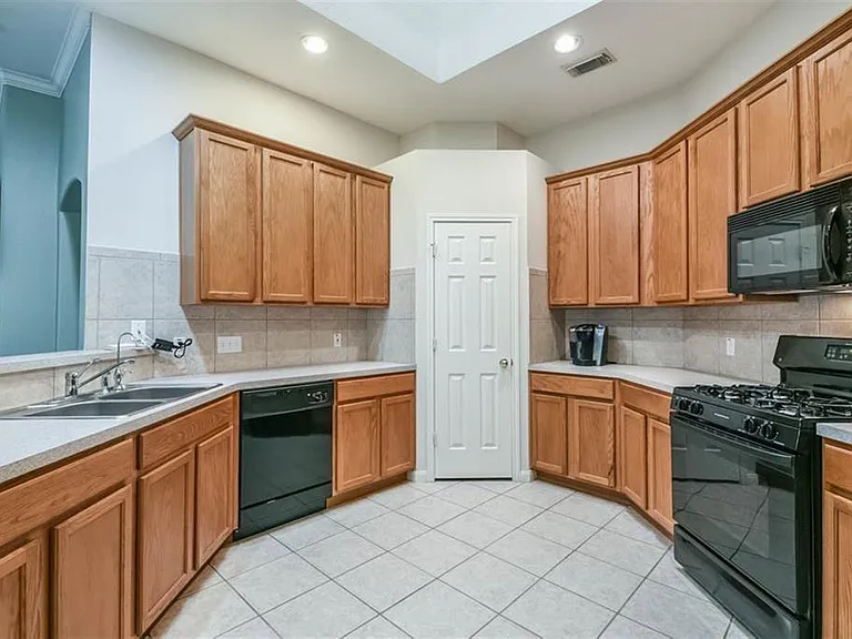 5911 Mettler Ln — Photo 10