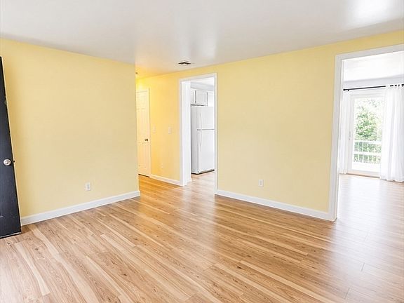 5th image of 39 Bayview Rd