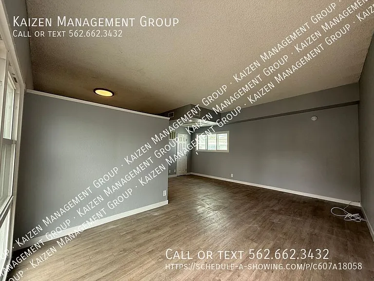 10207 Crenshaw Blvd #4 — Photo 3