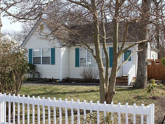 2nd image of 104 Parkview Dr
