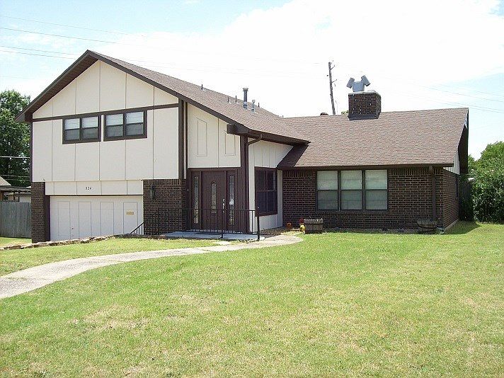 1st image of 824 NW 50th St