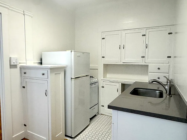 2480 Washington Street — Photo 7