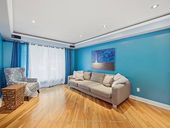 4th image of 82 Eastman Cres