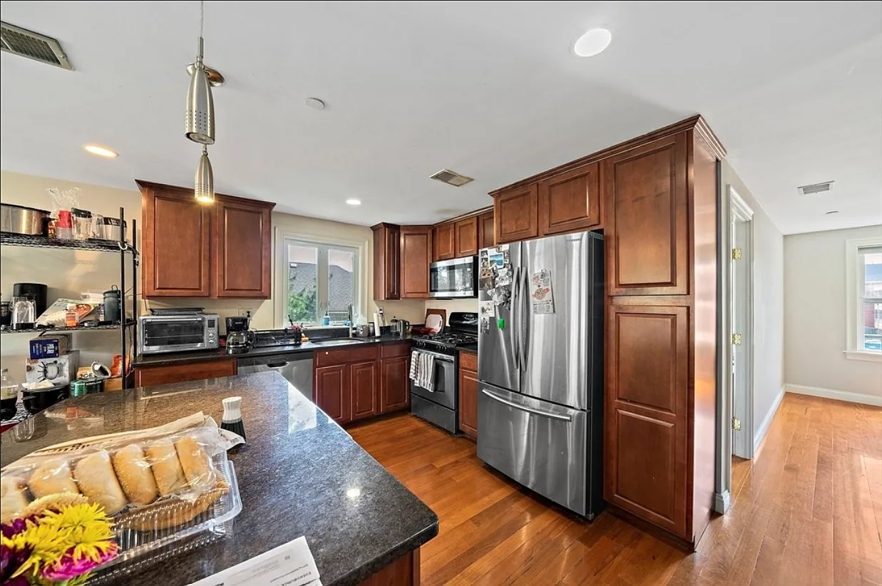 4 bed, 1367 sqft, $4,800 — Photo 4