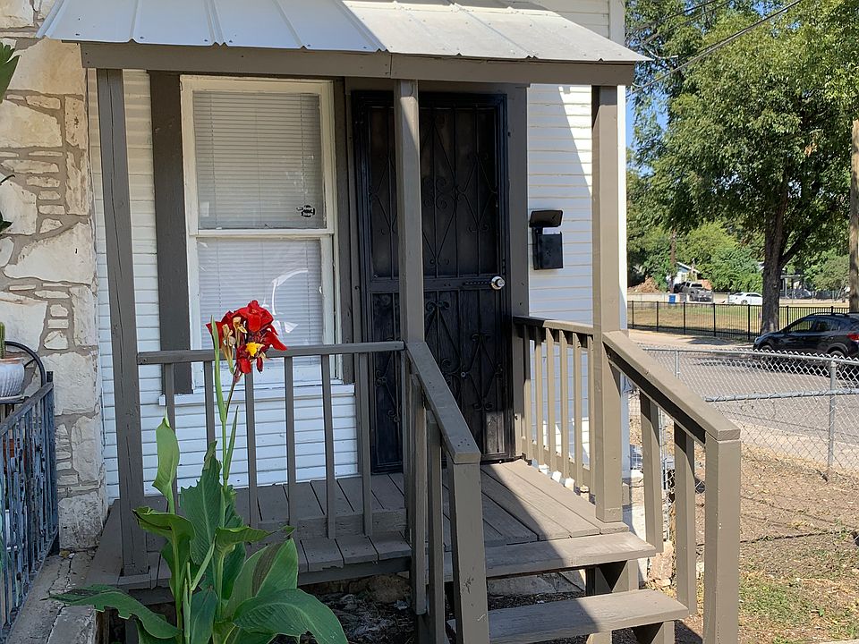 This is the side for rent, #1. Front door
