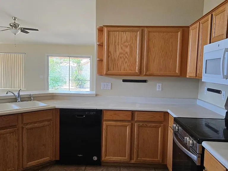 12160 N 83rd Dr — Photo 5