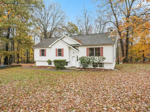 41 Martha Court, Bloomingburg, NY 12721