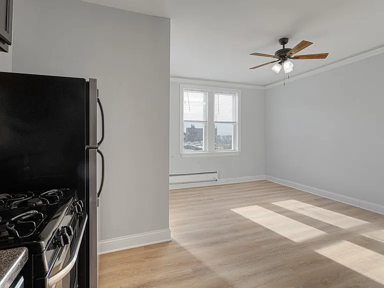 The Kenmore on Edgewater — Photo 48