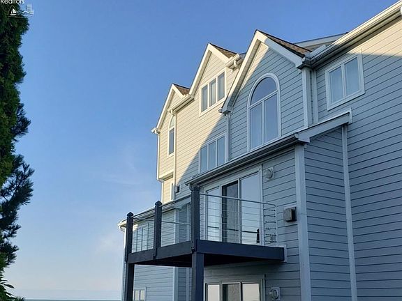 2nd image of 227 Grand Hbr #227