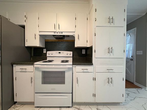 5th image of 105 Coker Dr SW