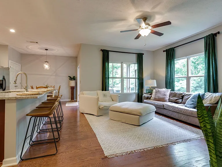 9136 Carissa Dr — Photo 4