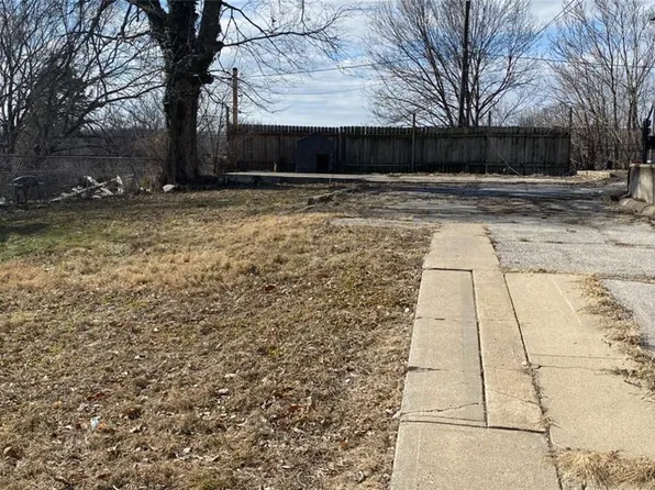 3417 Chestnut Ave, Kansas City, MO 64128