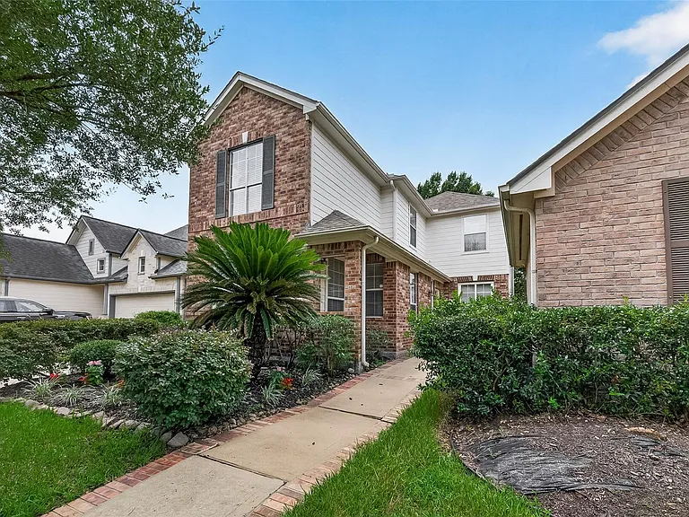 6118 Breezy Hollow Ln — Photo 1