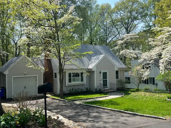 321 Woodridge Avenue, Fairfield, CT 06825