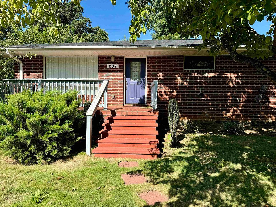 1st image of 207 Ellington Dr