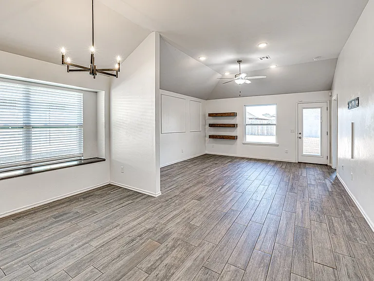 3012 NW 184th Ter — Photo 4