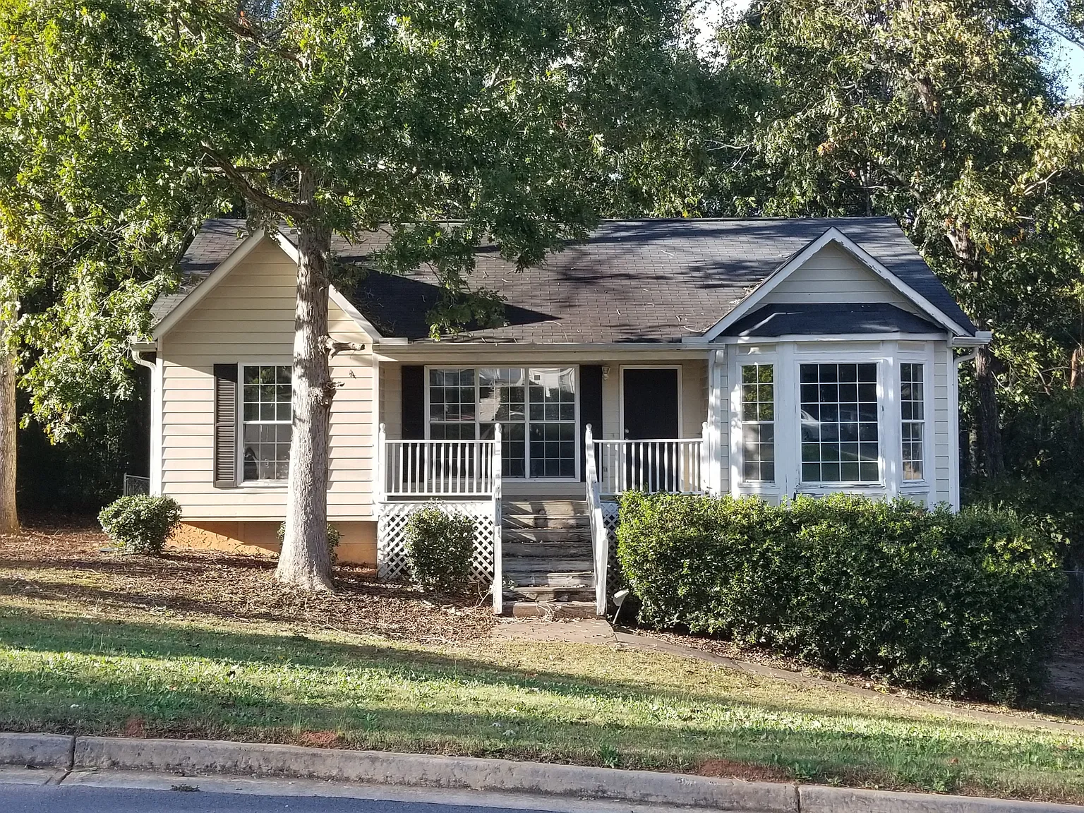 Remodeled 3br/2ba w/ 2 Car Garage — Photo 1