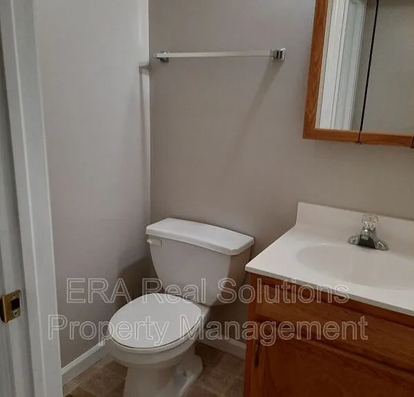 1060 N West St — Photo 14