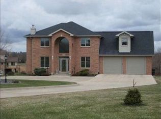 17030 Northern Hills Dr, Dubuque, IA 52002