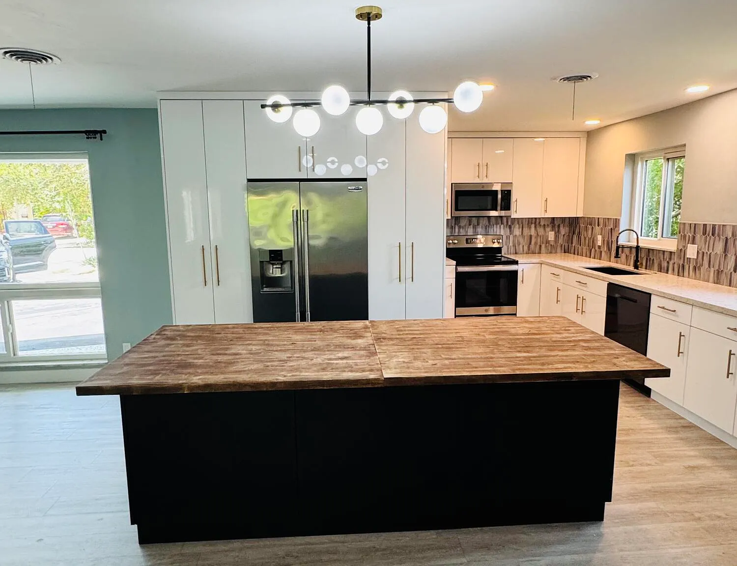 3 bed, 2.0 bath, 1236 sqft, $4,850 — Photo 4