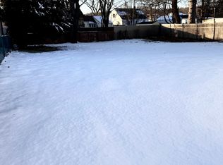 8 River Rd, East Haven, CT 06512