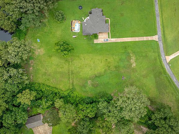 3rd image of 565 Parrots Beak Rd