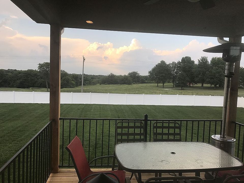 2nd image of 802 W Jack St
