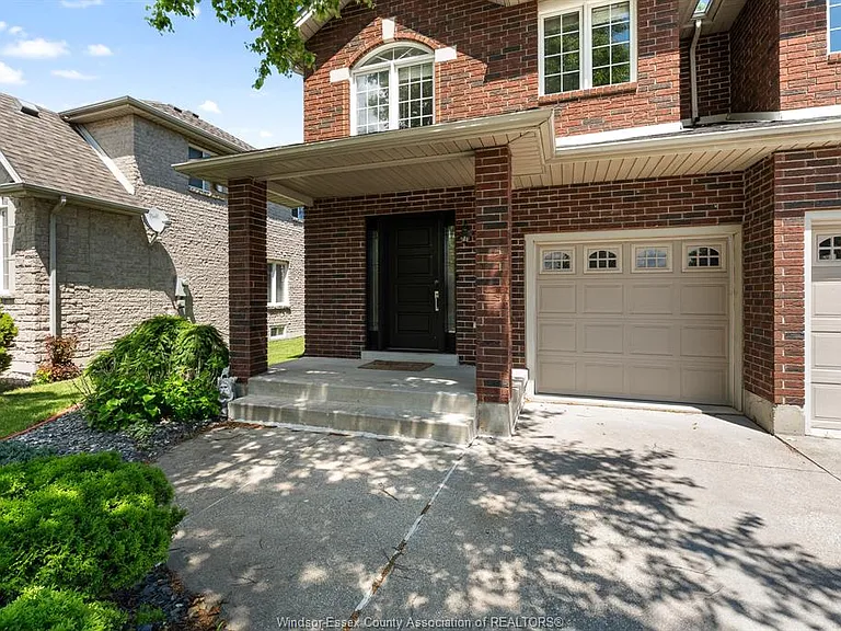 1376 Lakeview Ave — Photo 5