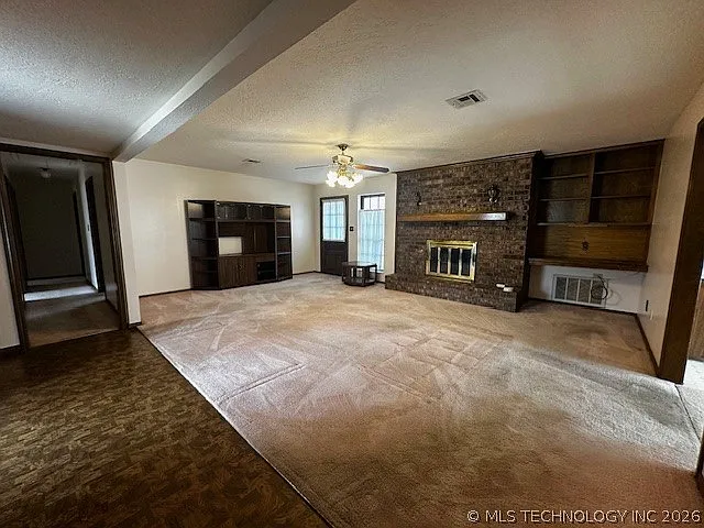 3 bed, 2.0 bath, 2843 sqft, $1,650 — Photo 2
