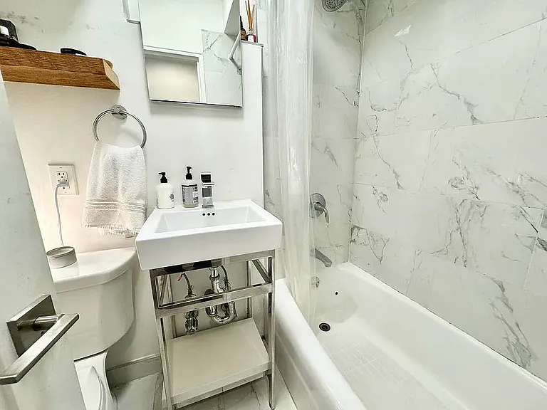 134 W 15th St #5RW — Photo 5